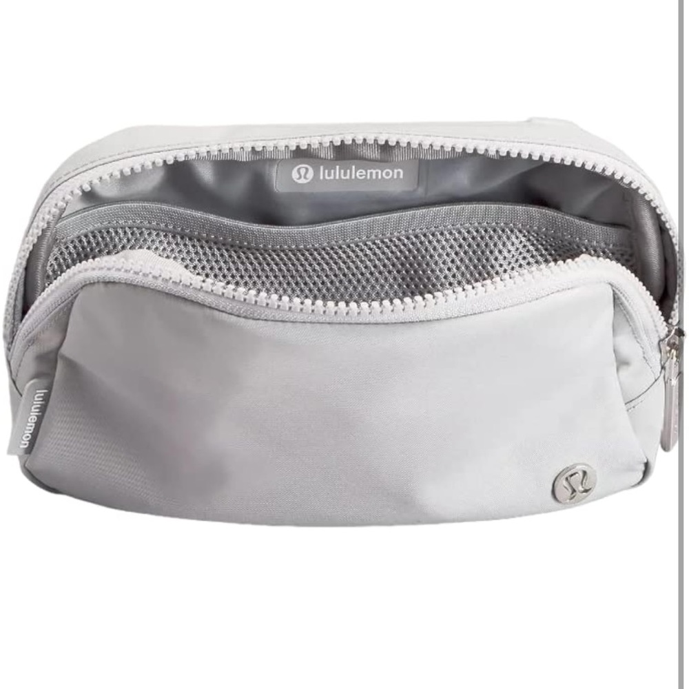 NWT LULULEMON Athletica Everywhere Belt Bag Silver
Drop